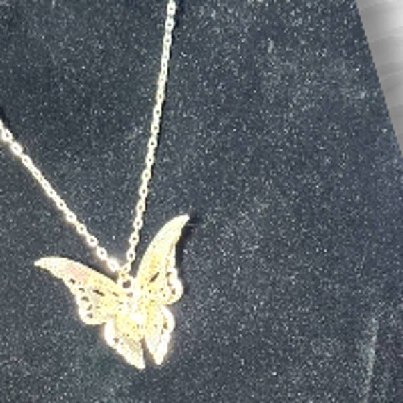 3D Butterfly Pendant necklace - Picture 3 of 5